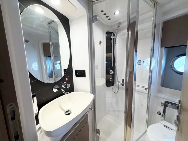 Slide: The Image of Azimut 50 Fly 2024 - 8045795