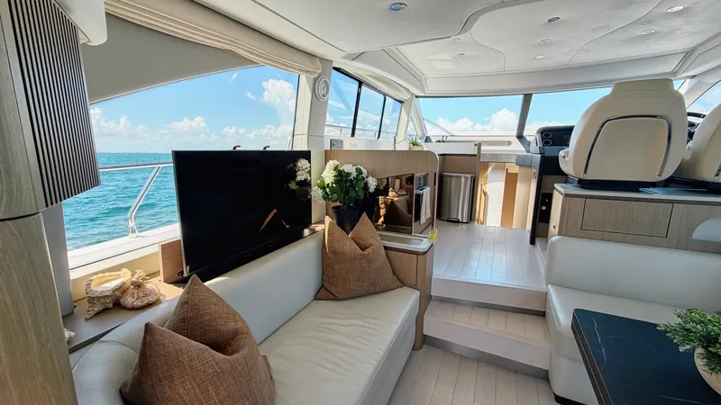 Slide: The Image of Azimut 50 Fly 2024 - 8045784