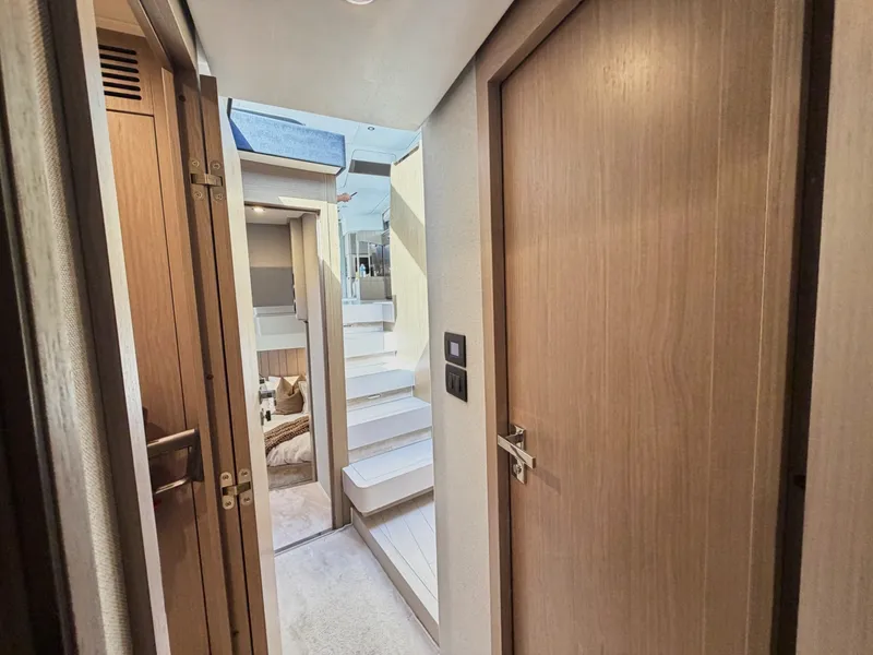 Slide: The Image of Azimut 50 Fly 2024 - 8045777