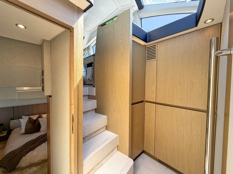 Slide: The Image of Azimut 50 Fly 2024 - 8045780