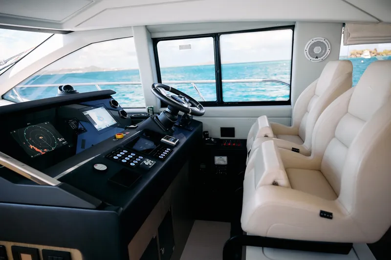 Slide: The Image of Azimut 50 Fly 2024 - 8045783