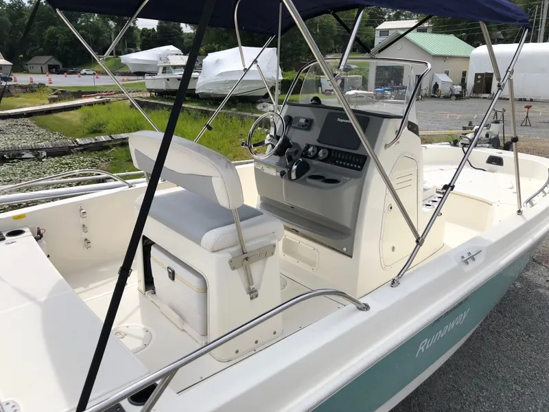 Slide: The Image of Boston Whaler 210 Dauntless 2015 - 7531227