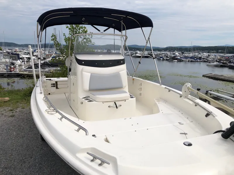 Slide: The Image of Boston Whaler 210 Dauntless 2015 - 7531225