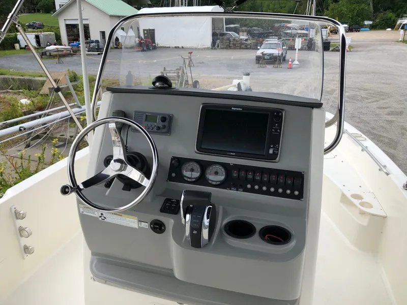 Slide: The Image of Boston Whaler 210 Dauntless 2015 - 7531231