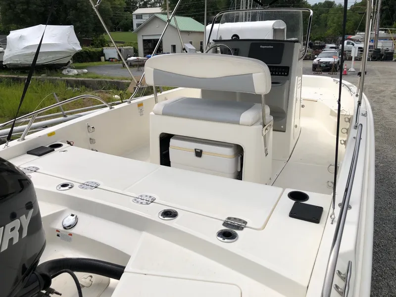 Slide: The Image of Boston Whaler 210 Dauntless 2015 - 7531228