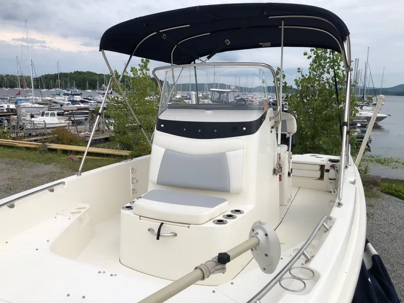 Slide: The Image of Boston Whaler 210 Dauntless 2015 - 7531230