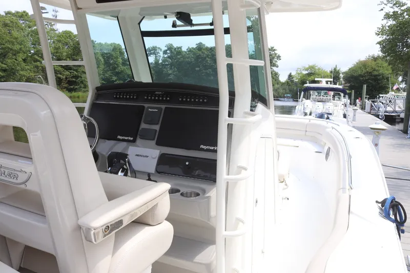 Slide: The Image of Boston Whaler Outrage 2013 - 7531381