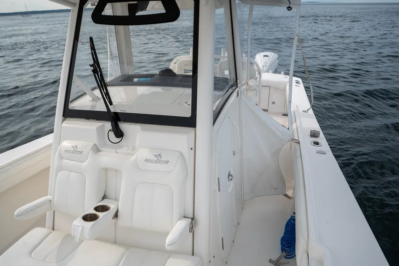 Slide: The Image of Regulator Marine 34 2021 - 7531598