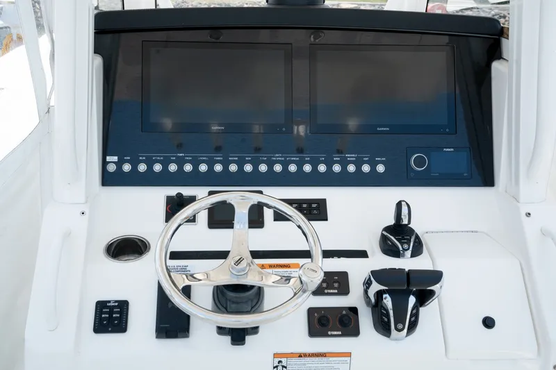 Slide: The Image of Regulator Marine 34 2021 - 7531572