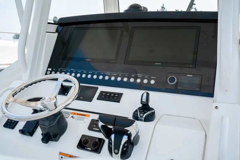 Slide: The Image of Regulator Marine 34 2021 - 7531601
