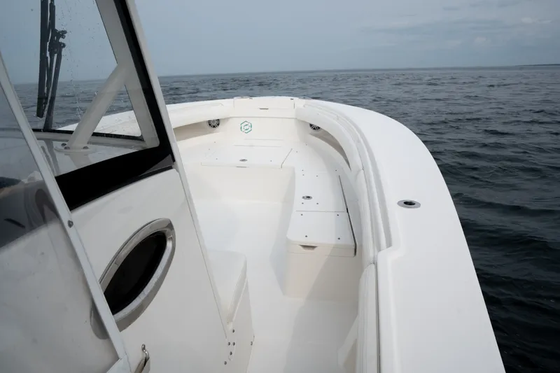Slide: The Image of Regulator Marine 34 2021 - 7531574