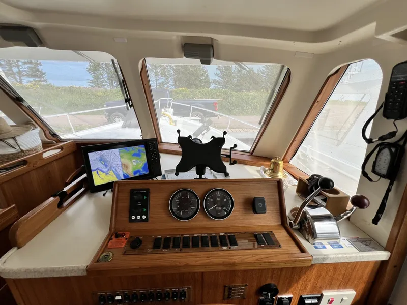 Slide: The Image of Mainship 390 2001 - 7532345