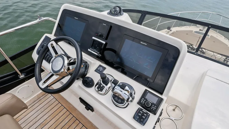 Slide: The Image of Flybridge Helm Station The flybridge helm station of the 2018 Sea Ray 400 Fly offers a sophisticated command center with advanced navigational technology. Featuring dual multifunction displays, a sleek steering wheel, and intuitive joystick controls, this area ensures precise h - 7762714