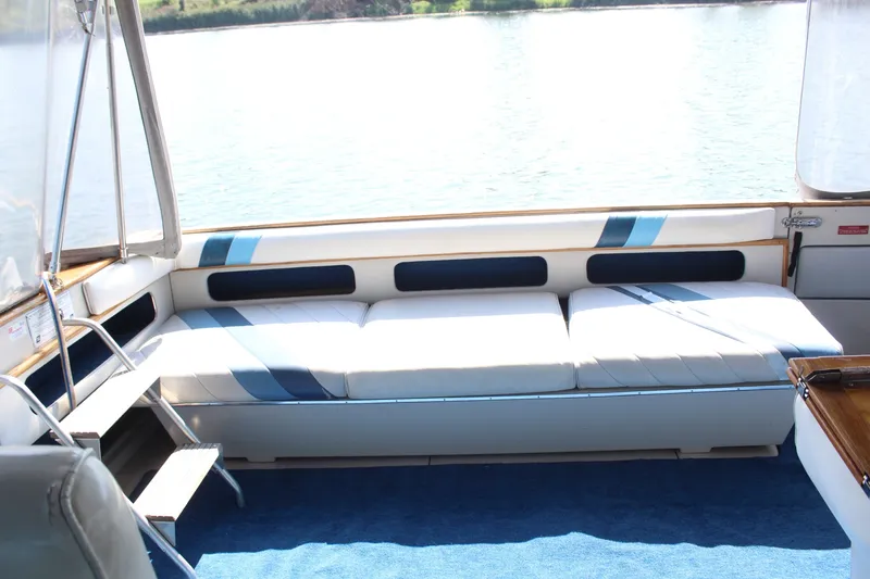 Slide: The Image of Sea Ray 340 Express Cruiser 1988 - 7532576
