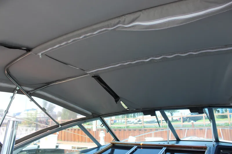 Slide: The Image of Sea Ray 340 Express Cruiser 1988 - 7532580