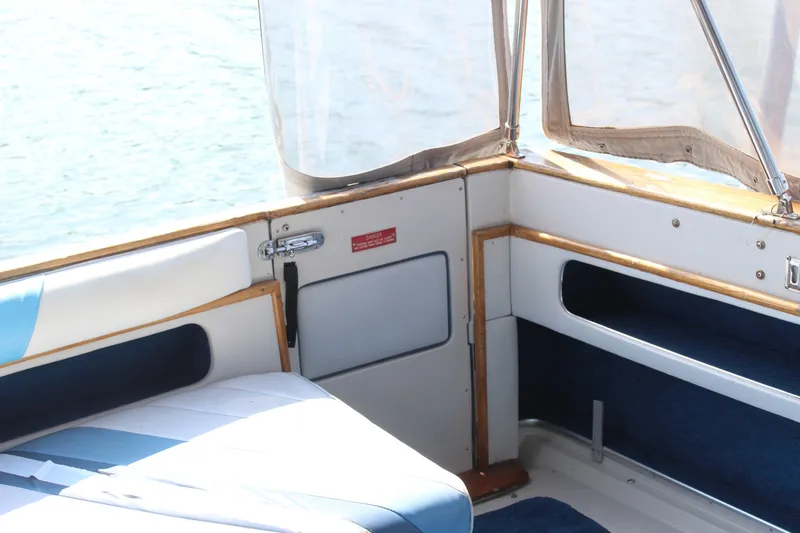 Slide: The Image of Sea Ray 340 Express Cruiser 1988 - 7532577