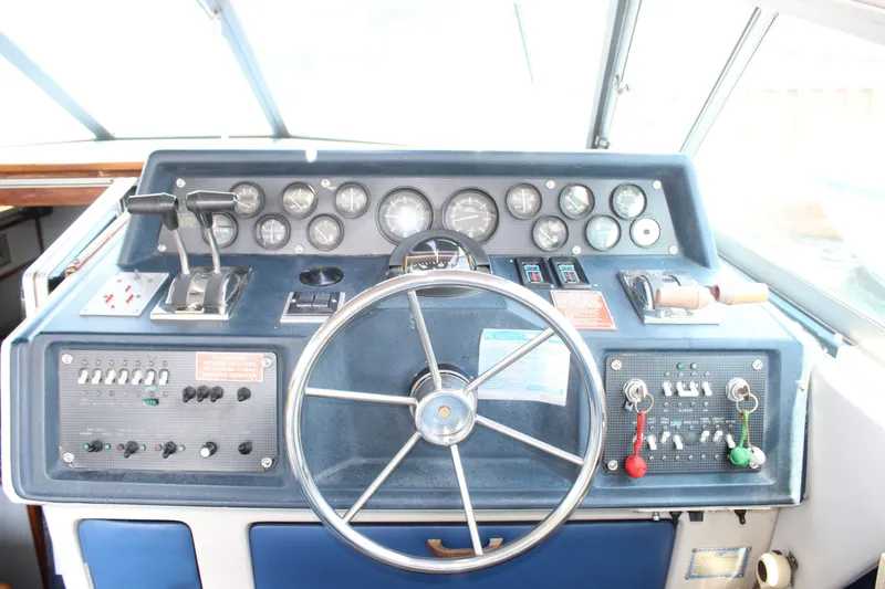 Slide: The Image of Sea Ray 340 Express Cruiser 1988 - 7532562