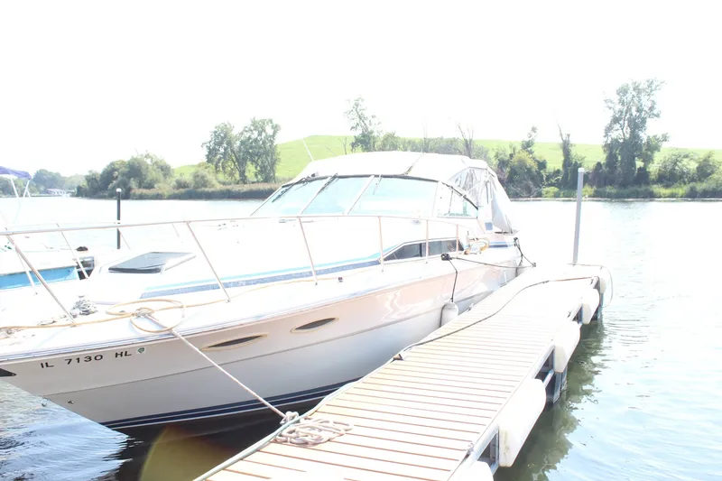 Slide: The Image of Sea Ray 340 Express Cruiser 1988 - 7532567