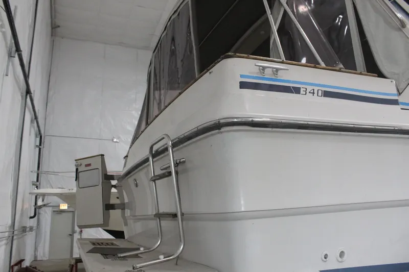 Slide: The Image of Sea Ray 340 Express Cruiser 1988 - 7532543