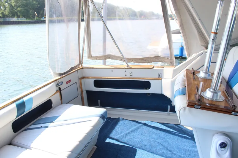 Slide: The Image of Sea Ray 340 Express Cruiser 1988 - 7532578