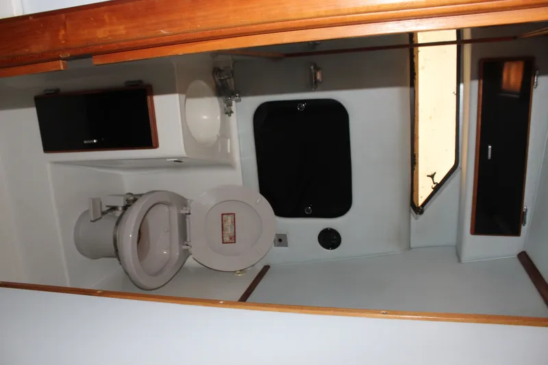 Slide: The Image of Sea Ray 340 Express Cruiser 1988 - 7532561