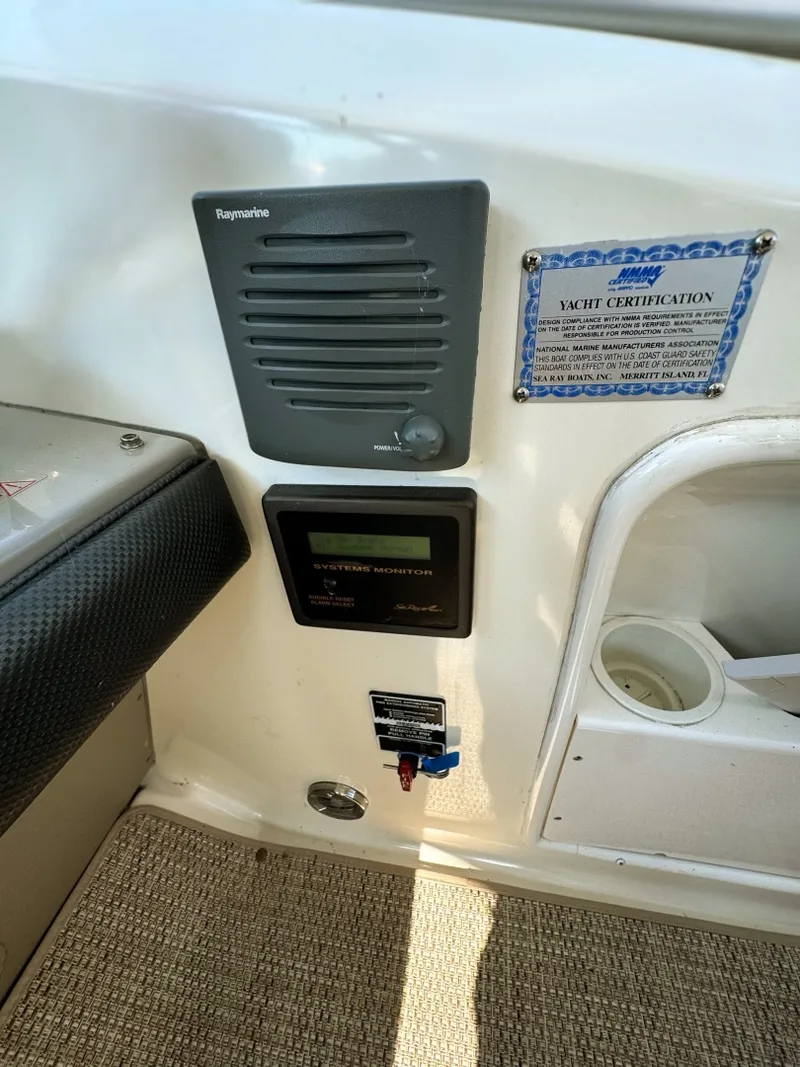 Slide: The Image of Sea Ray 390 Sundancer 2005 - 7533129