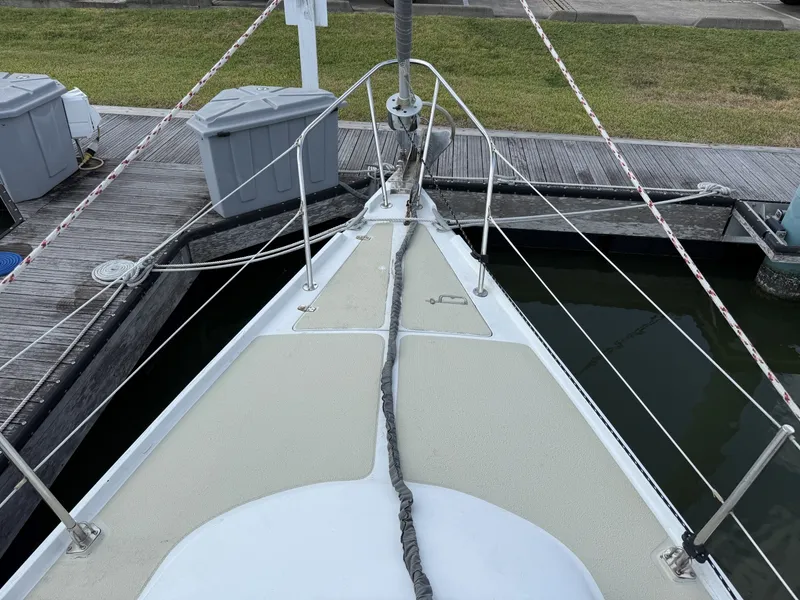 Slide: The Image of Ericson 381 Foredeck - 7533346