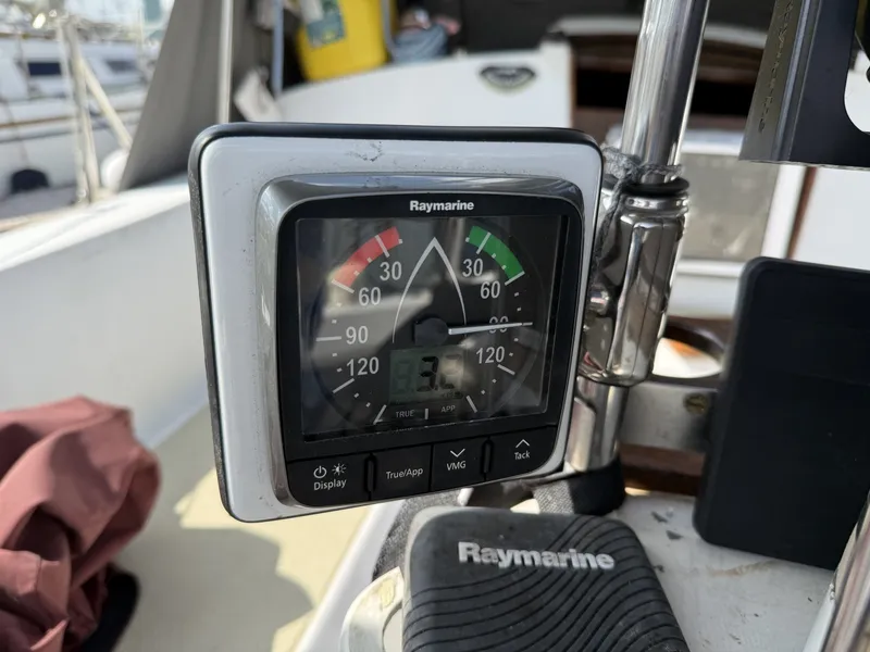 Slide: The Image of Ericson 381 Raymarine Wind - 7533343