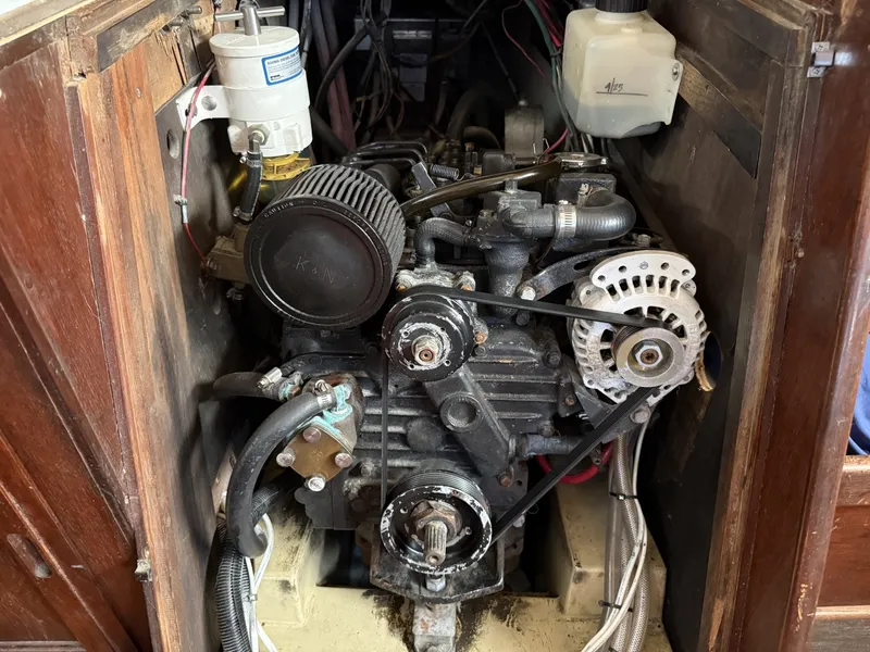Slide: The Image of Ericson 381 Yanmar w/ Balmar Alternator - 7533323
