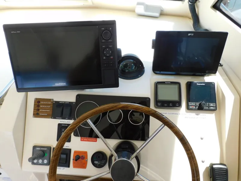 Slide: The Image of Mainship 30 Rum Runner 2004 - 7533210