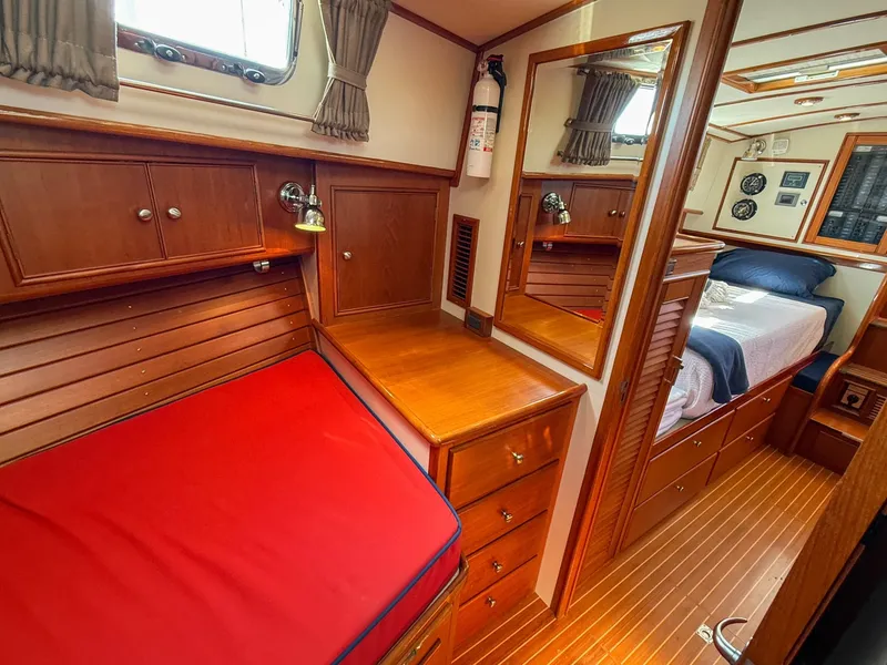 Slide: The Image of Grand Banks 38 Eastbay HX 2003 - 7533780