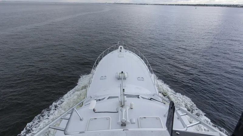 Slide: The Image of 1999 Hatteras 60 Enclosed Bridge Better Days Tower Helm - 7956964