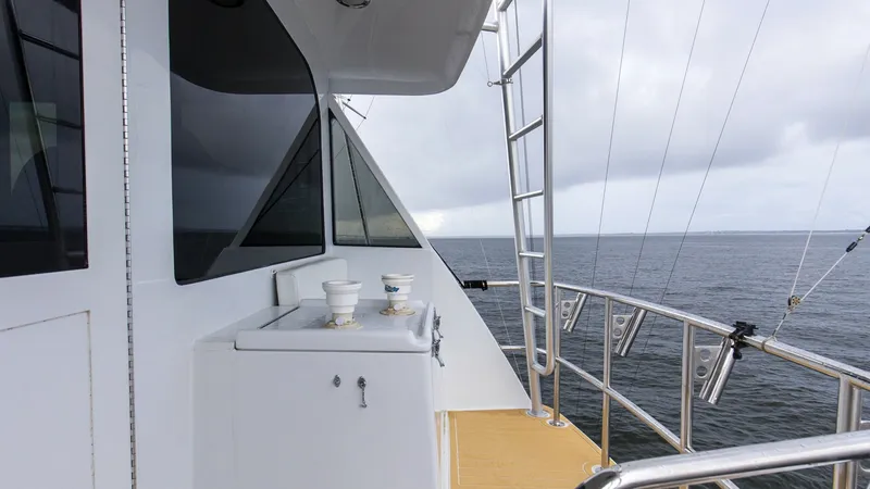 Slide: The Image of 1999 Hatteras 60 Enclosed Bridge Better Days Bridge Deck (1) - 7956956