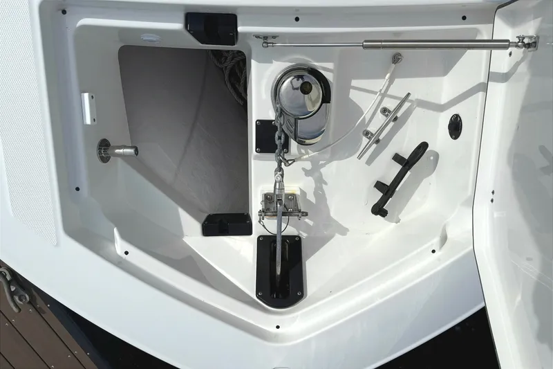 Slide: The Image of Blackfin 332 CC 2021 - 7768852