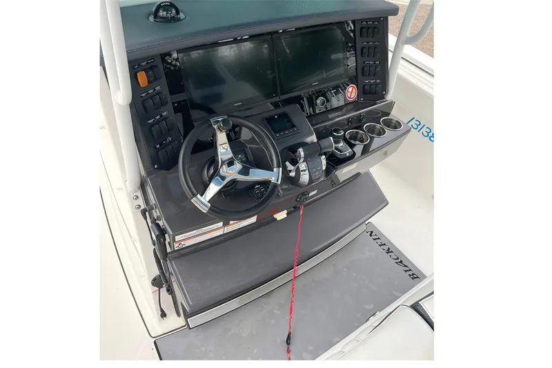 Slide: The Image of Blackfin 332 CC 2021 - 7768817