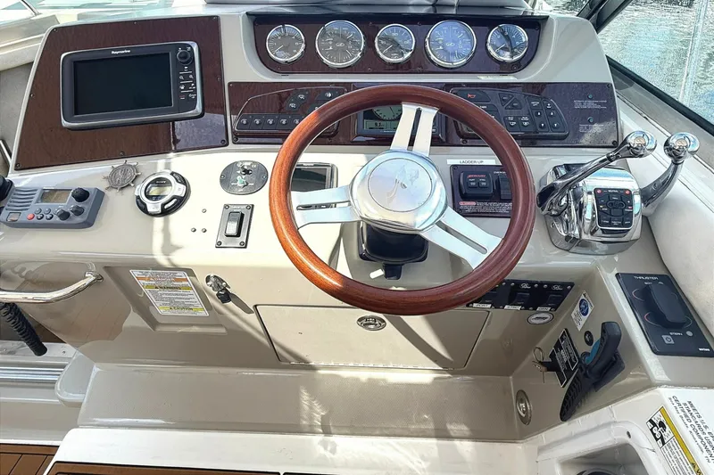 Slide: The Image of Sea Ray Sundancer 370 2013 - 7540513