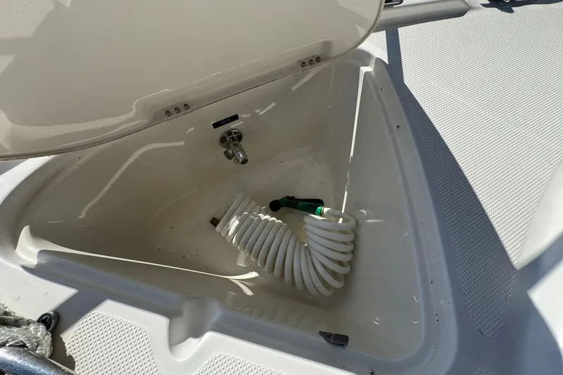 Slide: The Image of Meridian 411 Sedan 2008 - 7540646