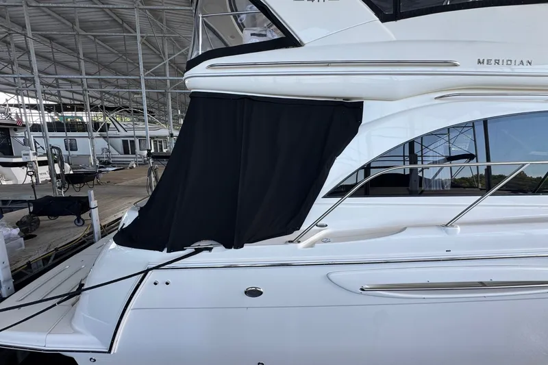 Slide: The Image of Meridian 411 Sedan 2008 - 7540572