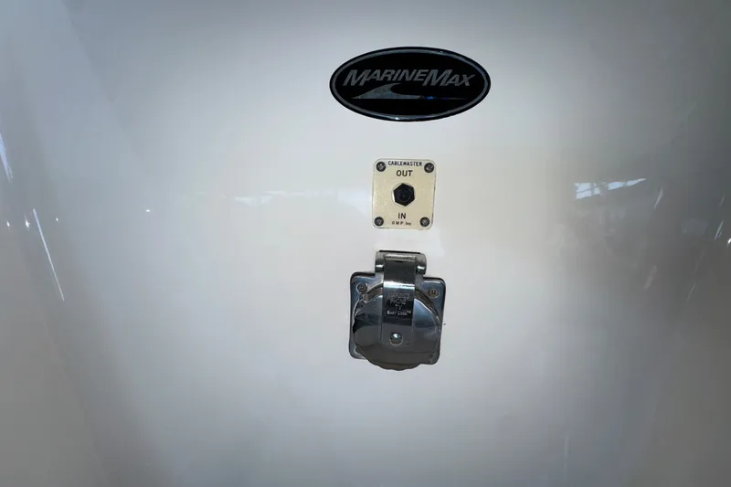 Slide: The Image of Meridian 411 Sedan 2008 - 7540589