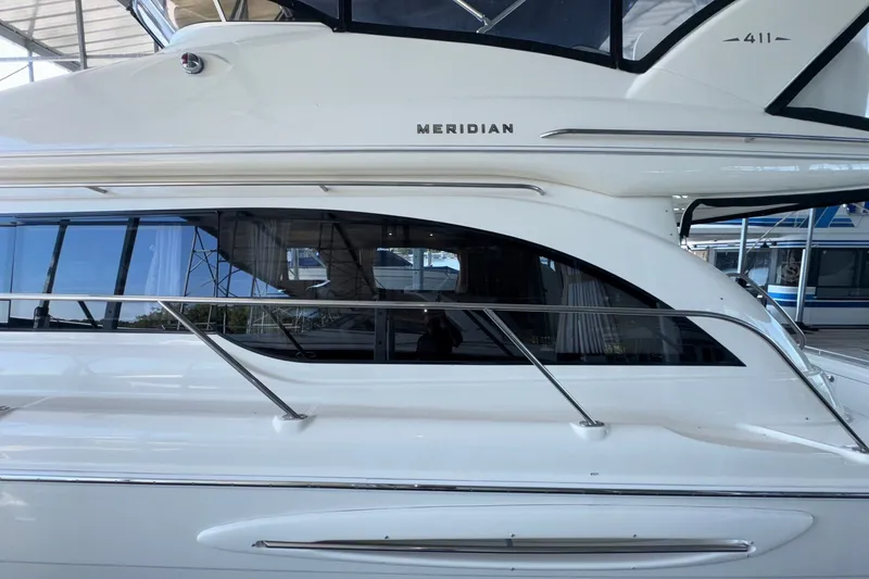 Slide: The Image of Meridian 411 Sedan 2008 - 7540555