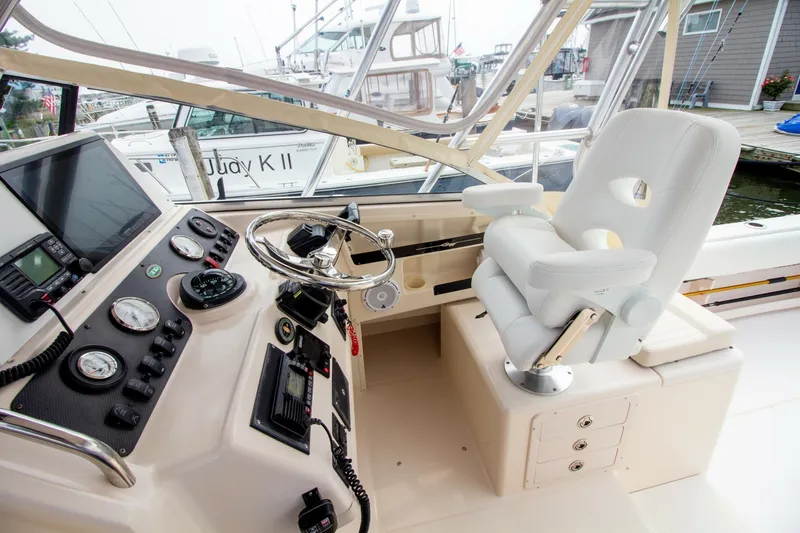 Slide: The Image of Grady-White Marlin 300 2004 - 7540854