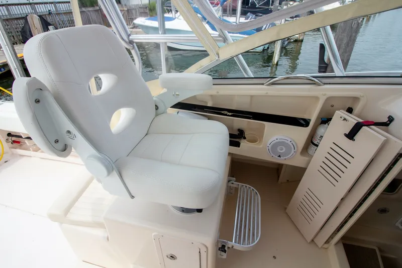 Slide: The Image of Grady-White Marlin 300 2004 - 7540867