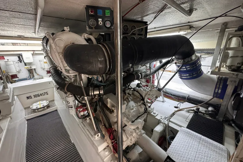 Slide: The Image of Hatteras 60 Convertible 1998 - 7541150