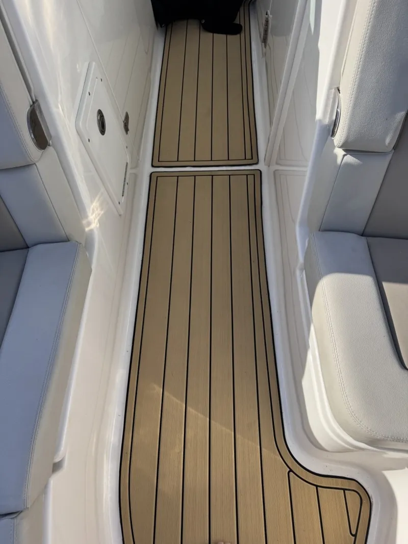 Slide: The Image of Boston Whaler 280 Vantage DC 2022 - 7580619