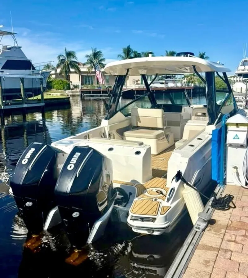 Slide: The Image of Boston Whaler 280 Vantage DC 2022 - 7580903