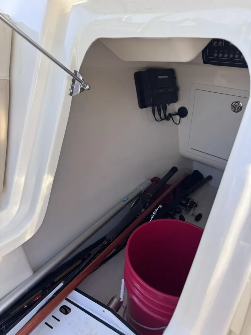 Slide: The Image of Boston Whaler 280 Vantage DC 2022 - 7580617
