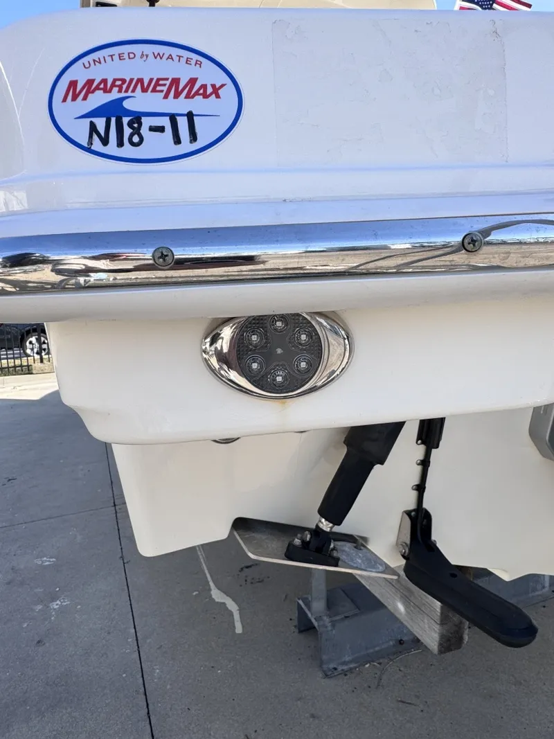 Slide: The Image of Boston Whaler 280 Vantage DC 2022 - 7580607