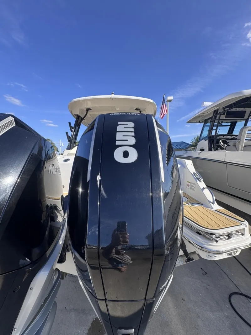 Slide: The Image of Boston Whaler 280 Vantage DC 2022 - 7580634