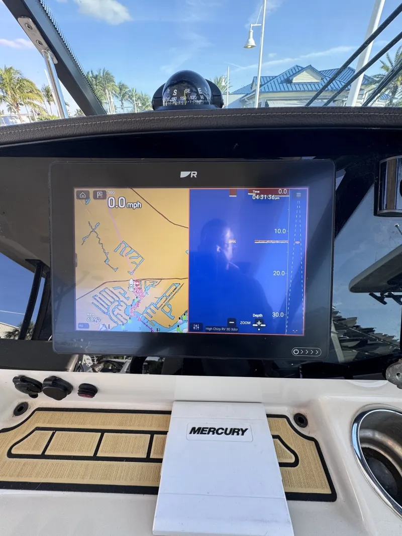 Slide: The Image of Boston Whaler 280 Vantage DC 2022 - 7580613