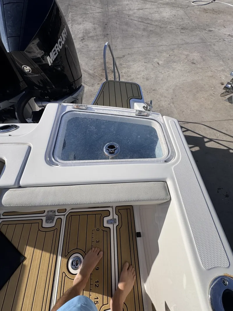 Slide: The Image of Boston Whaler 280 Vantage DC 2022 - 7580599